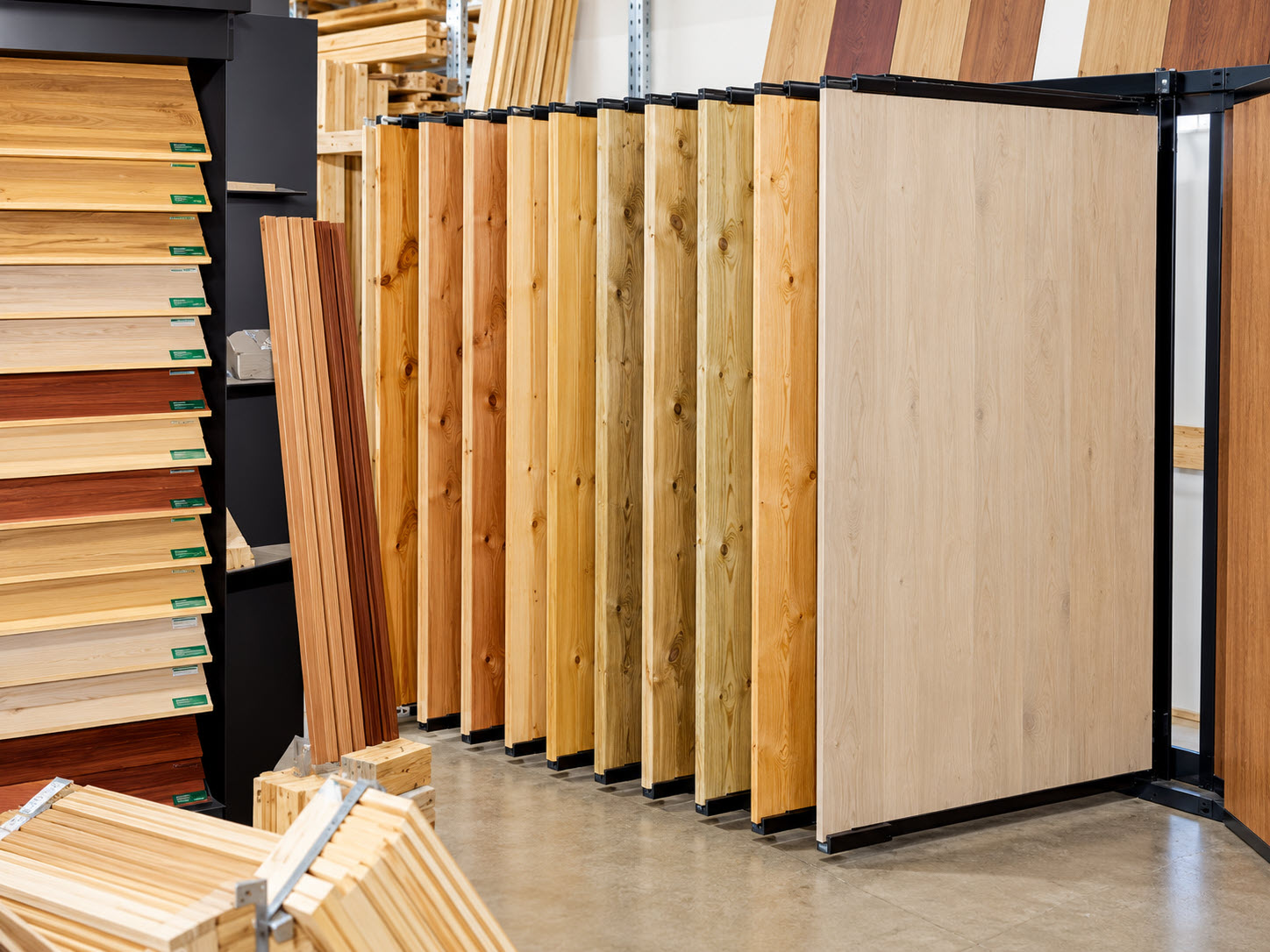 Houten vloeren in de showroom